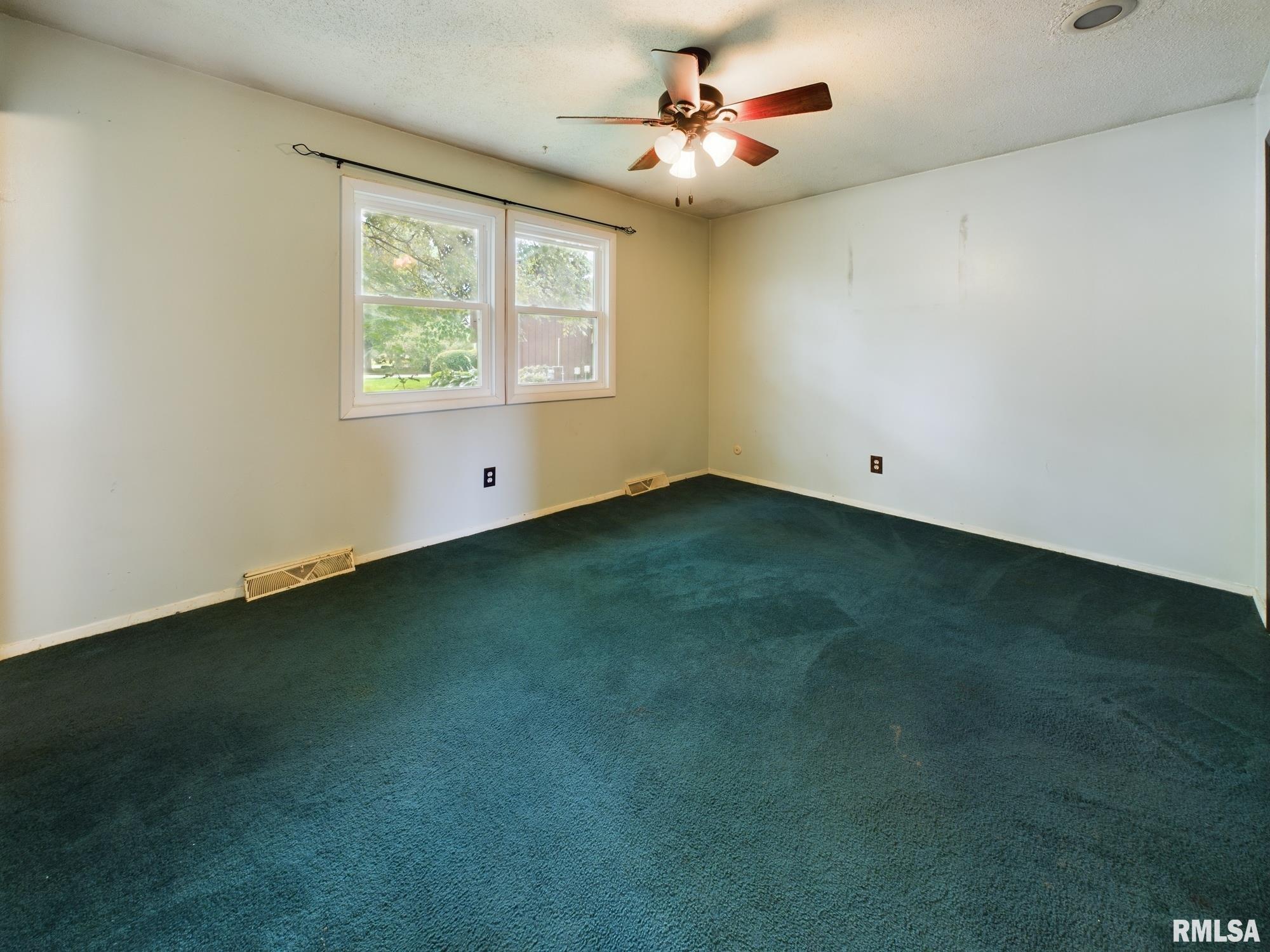 509 Robin Court Athens, IL 62613 - Photo 8 of 15 Gallery Image 8