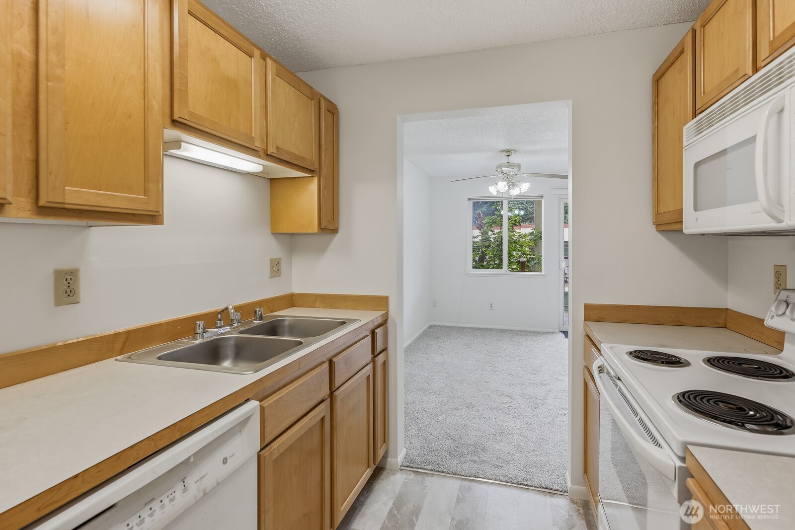335 Heather Road, Unit 202 Everett, WA 98203 - Photo 24 of 31