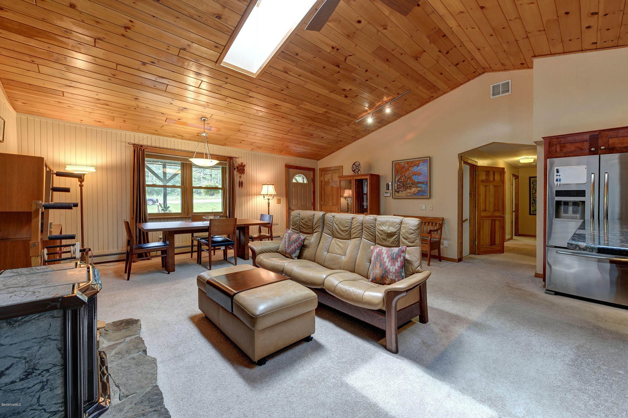 352 Barker Road Pittsfield, MA 01201 - Photo 11 of 34 7-Living Area