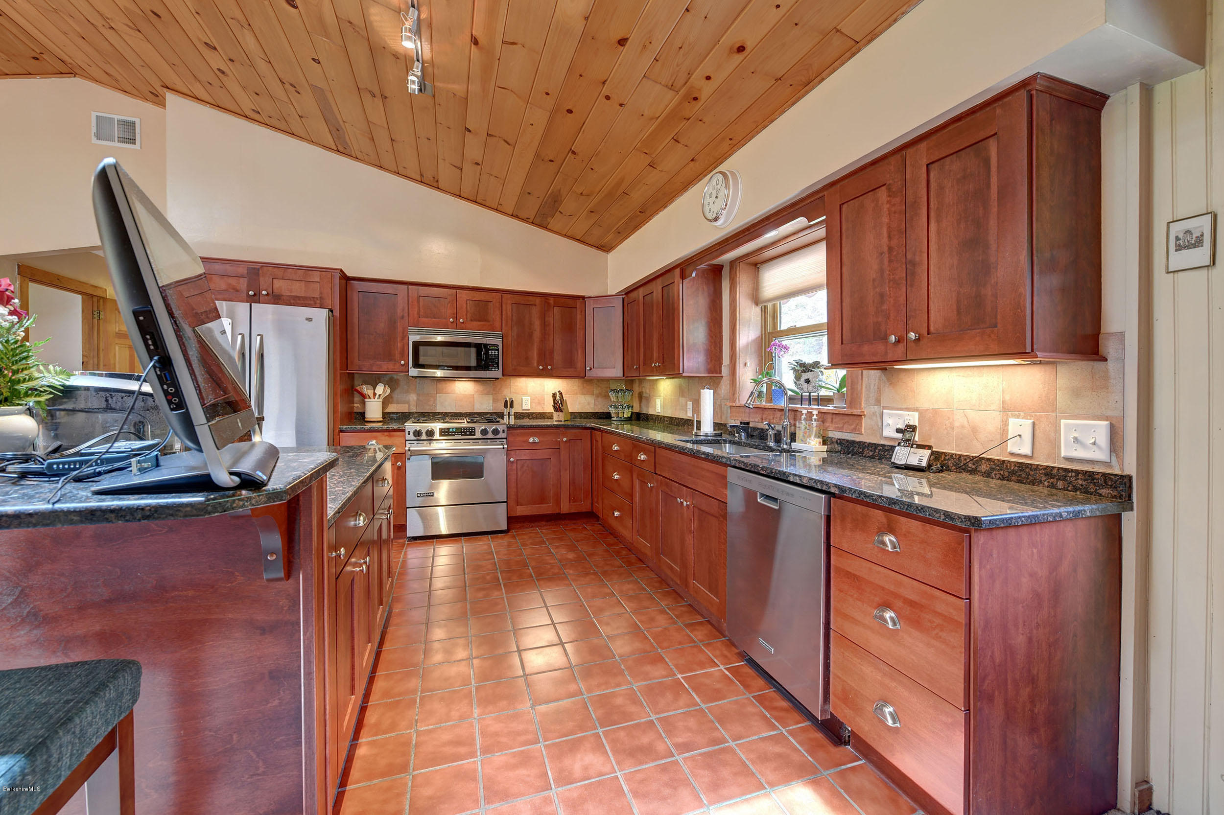 352 Barker Road Pittsfield, MA 01201 - Photo 8 of 34 12-Kitchen