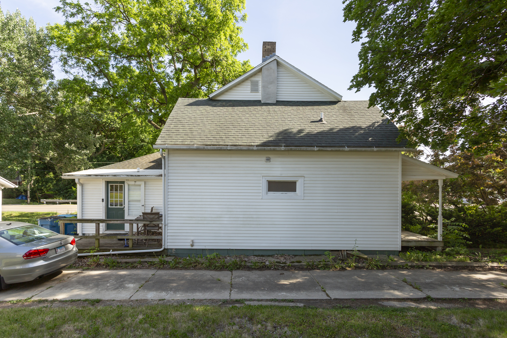 249 West Graham Street Dixon, IL 61021 - Photo 6 of 38