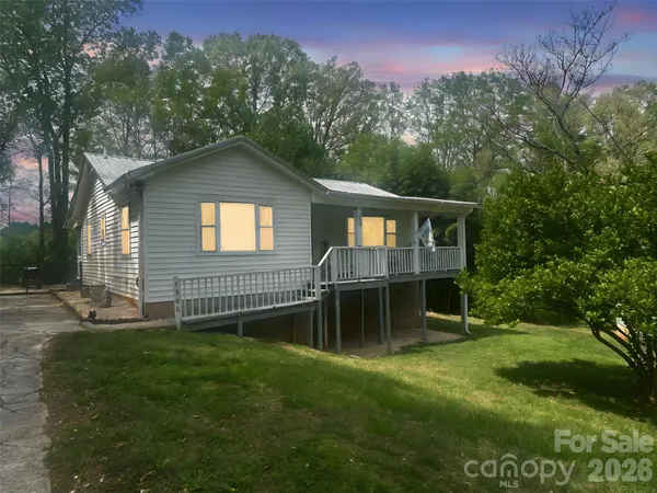 $225,000 | 1506 28th Street Southeast, Hickory, NC 28602