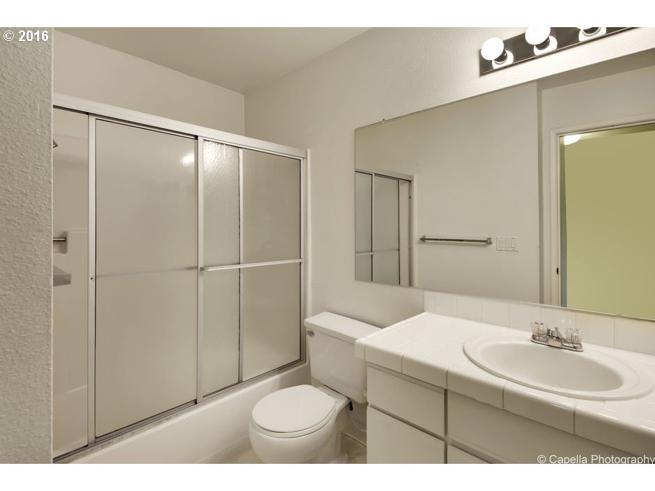 86 Kingsgate Road, Unit 202A Lake Oswego, OR 97035 - Photo 12 of 20 Gallery Image 12