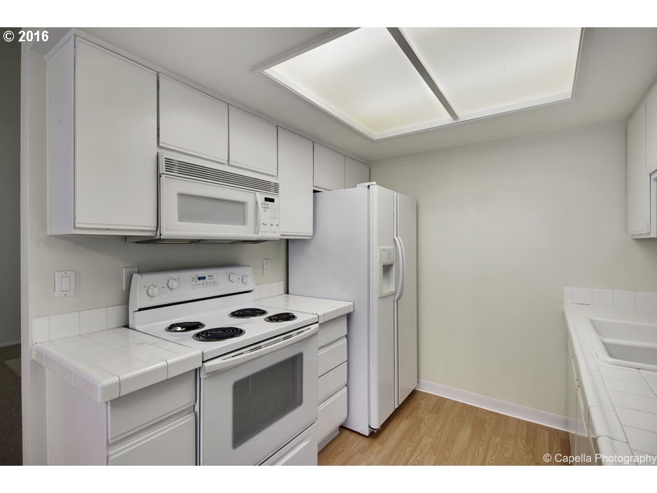 86 Kingsgate Road, Unit 202A Lake Oswego, OR 97035 - Photo 10 of 20 Gallery Image 10