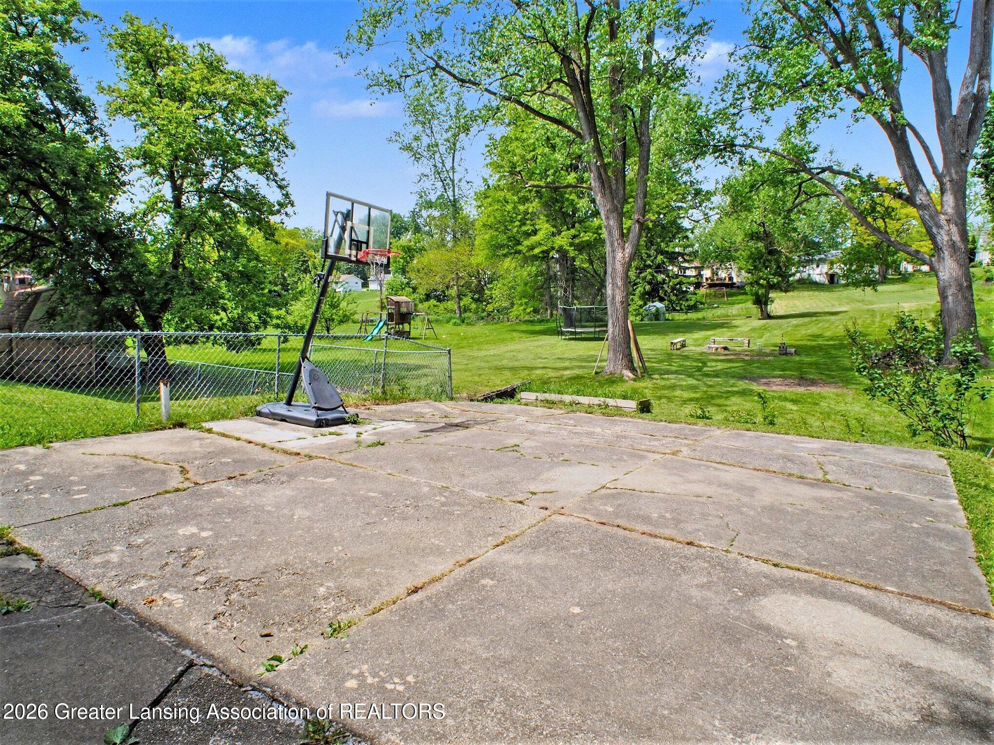 805 Dryer Farm Road Lansing, MI 48917 - Photo 35 of 37