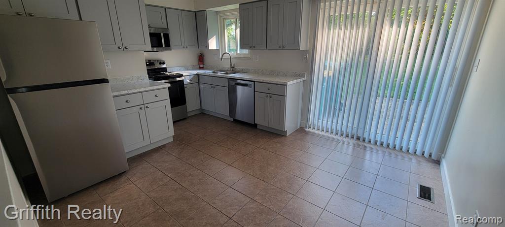 301 O'Doherty Road Brighton, MI 48116 - Photo 3 of 9