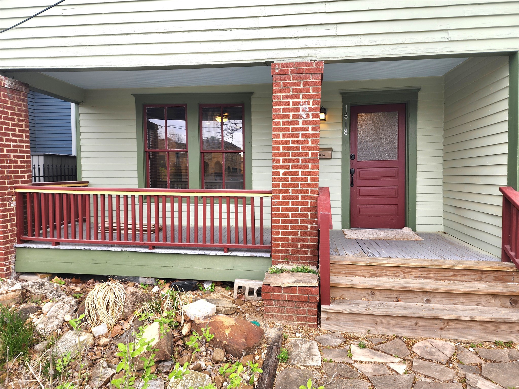 1818 Kane Street, Unit 1 Houston, TX 77007 - Photo 2 of 27 1818 Kane #1 front porch and front door.