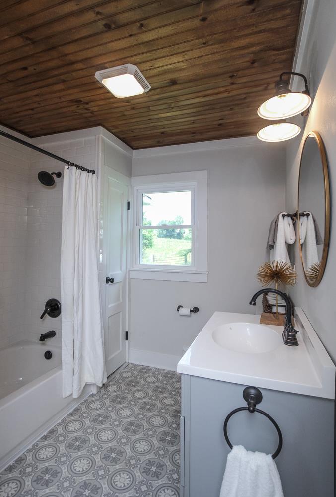 950 Owens Road Watertown, TN 37184 - Photo 11 of 30 a bathroom with a sink and a mirror