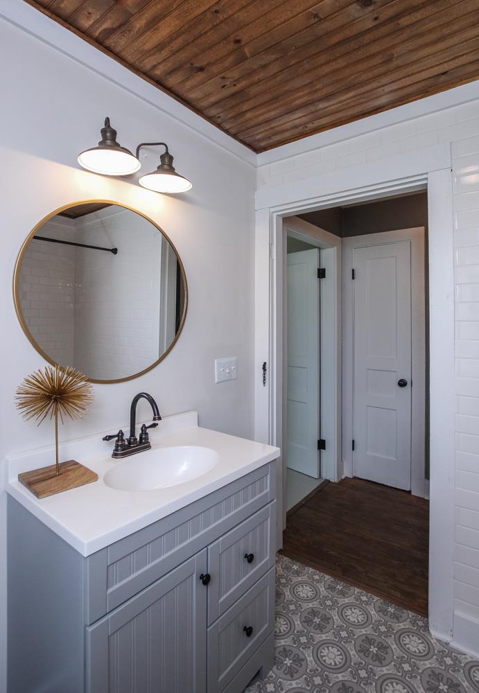 950 Owens Road Watertown, TN 37184 - Photo 12 of 30 a en suite bathroom with a sink and a mirror