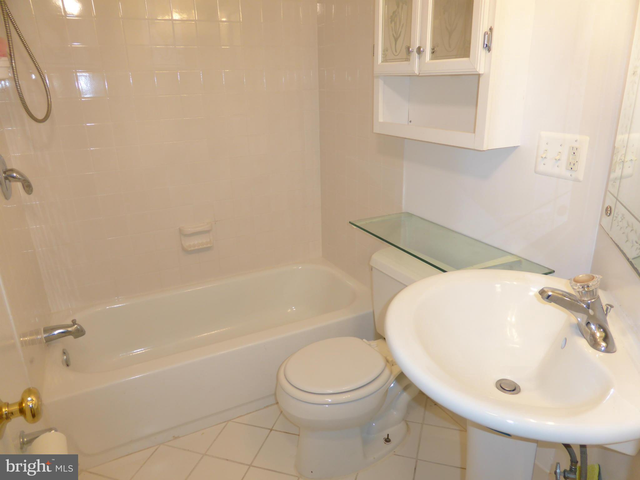 7587 Vogels Way Springfield, VA 22153 - Photo 19 of 26 Bath