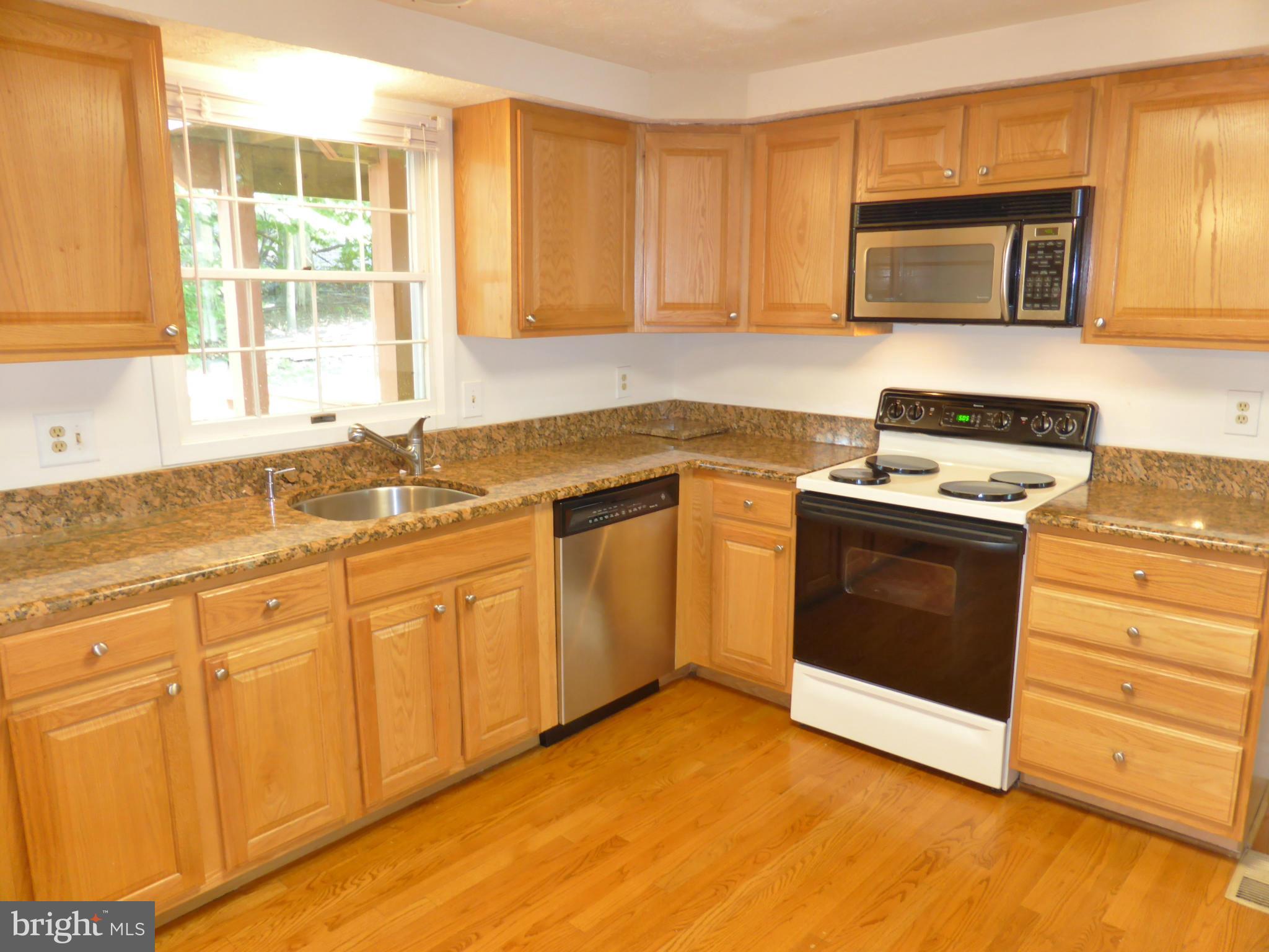 7587 Vogels Way Springfield, VA 22153 - Photo 3 of 26 Kitchen