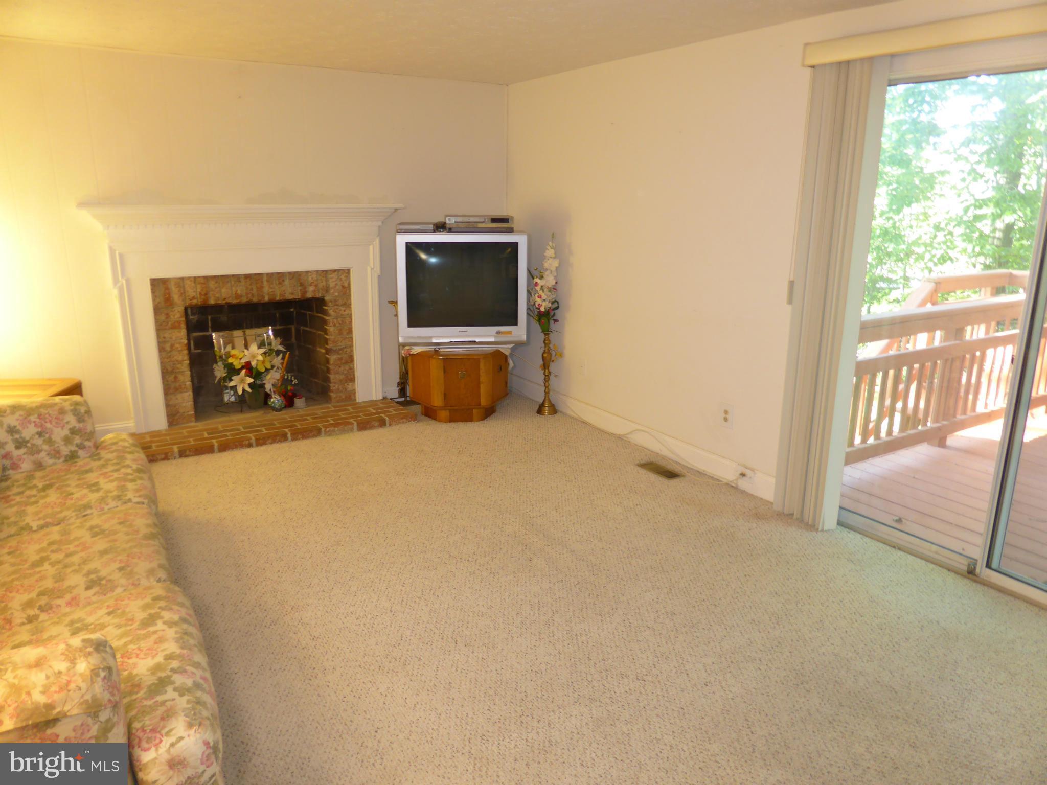 7587 Vogels Way Springfield, VA 22153 - Photo 7 of 26 Family Room