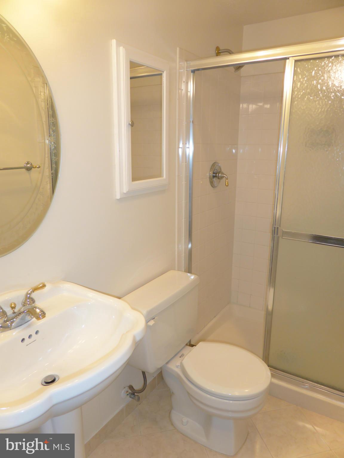7587 Vogels Way Springfield, VA 22153 - Photo 9 of 26 Bath (Master)