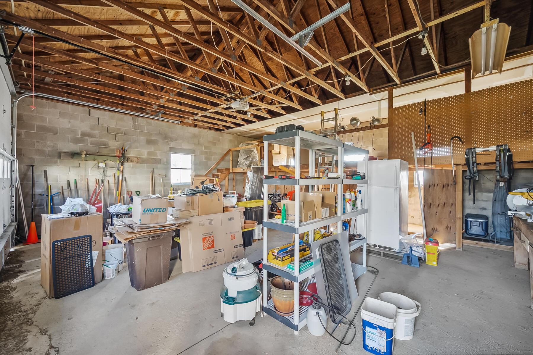 4167 North Section Line Road Radnor, OH 43066 - Photo 10 of 81 Garage