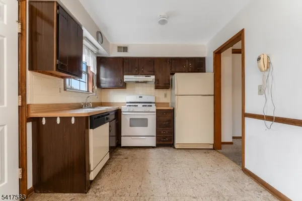 $279,000 | 226 Riva Drive, Hackettstown, NJ 07840