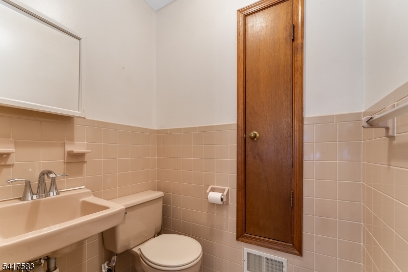 226 Riva Drive Hackettstown, NJ 07840 - Photo 7 of 19