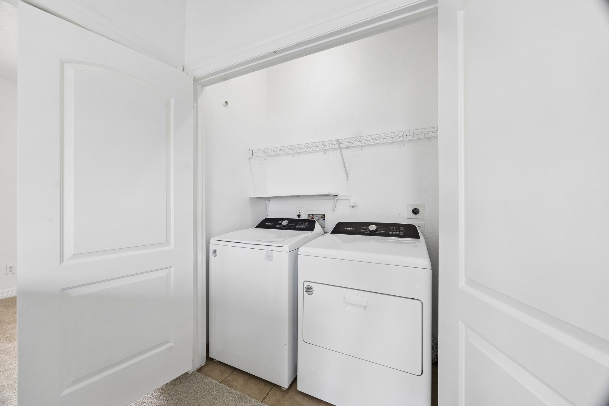 4102 Bonner View Lane Houston, TX 77007 - Photo 14 of 14 a utility room with dryer and washer