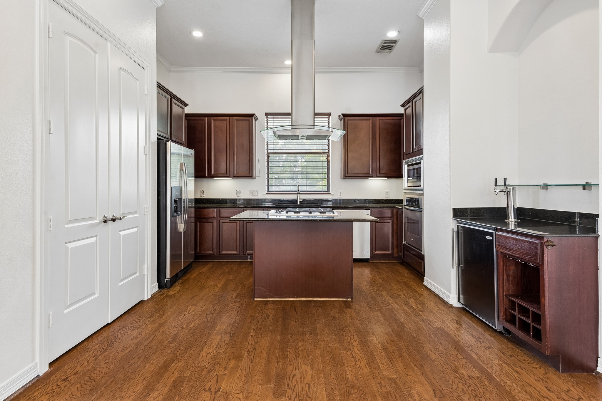 4102 Bonner View Lane Houston, TX 77007 - Photo 2 of 14 a kitchen with stainless steel appliances granite countertop a stove a refrigerator and a sink