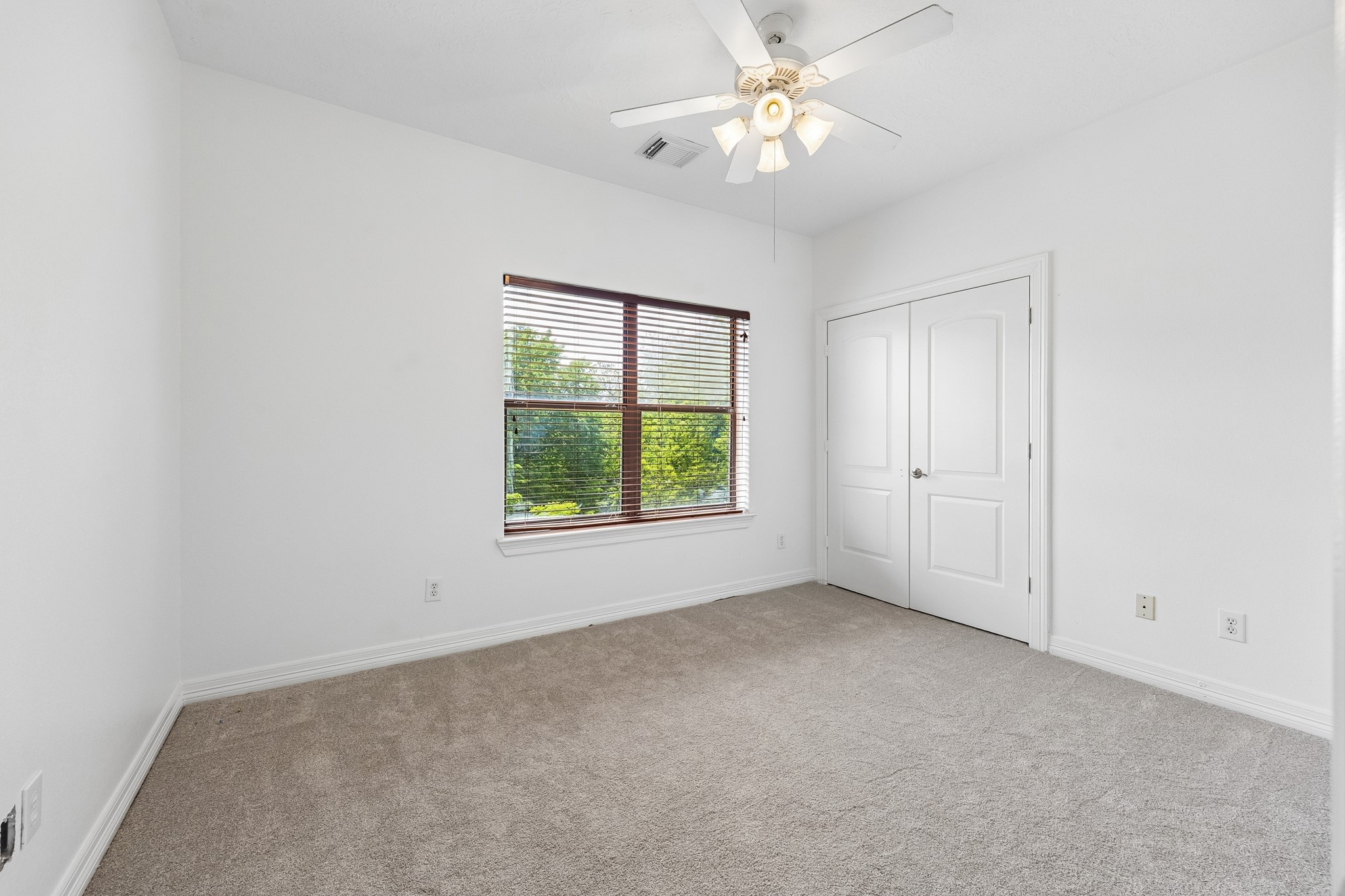 4102 Bonner View Lane Houston, TX 77007 - Photo 9 of 14 an empty room with a window and a fan