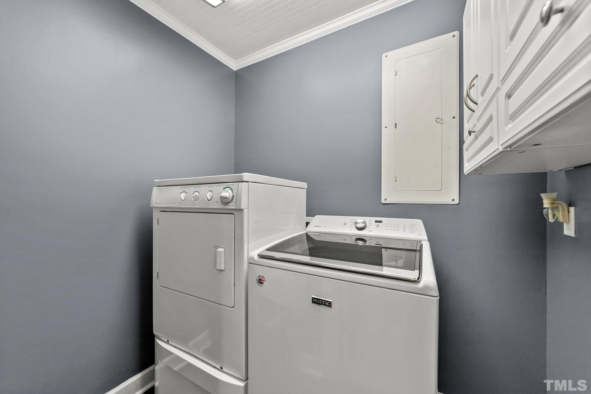 225 North Ridge Circle Roxboro, NC 27574 - Photo 18 of 33 a utility room with dryer and washer