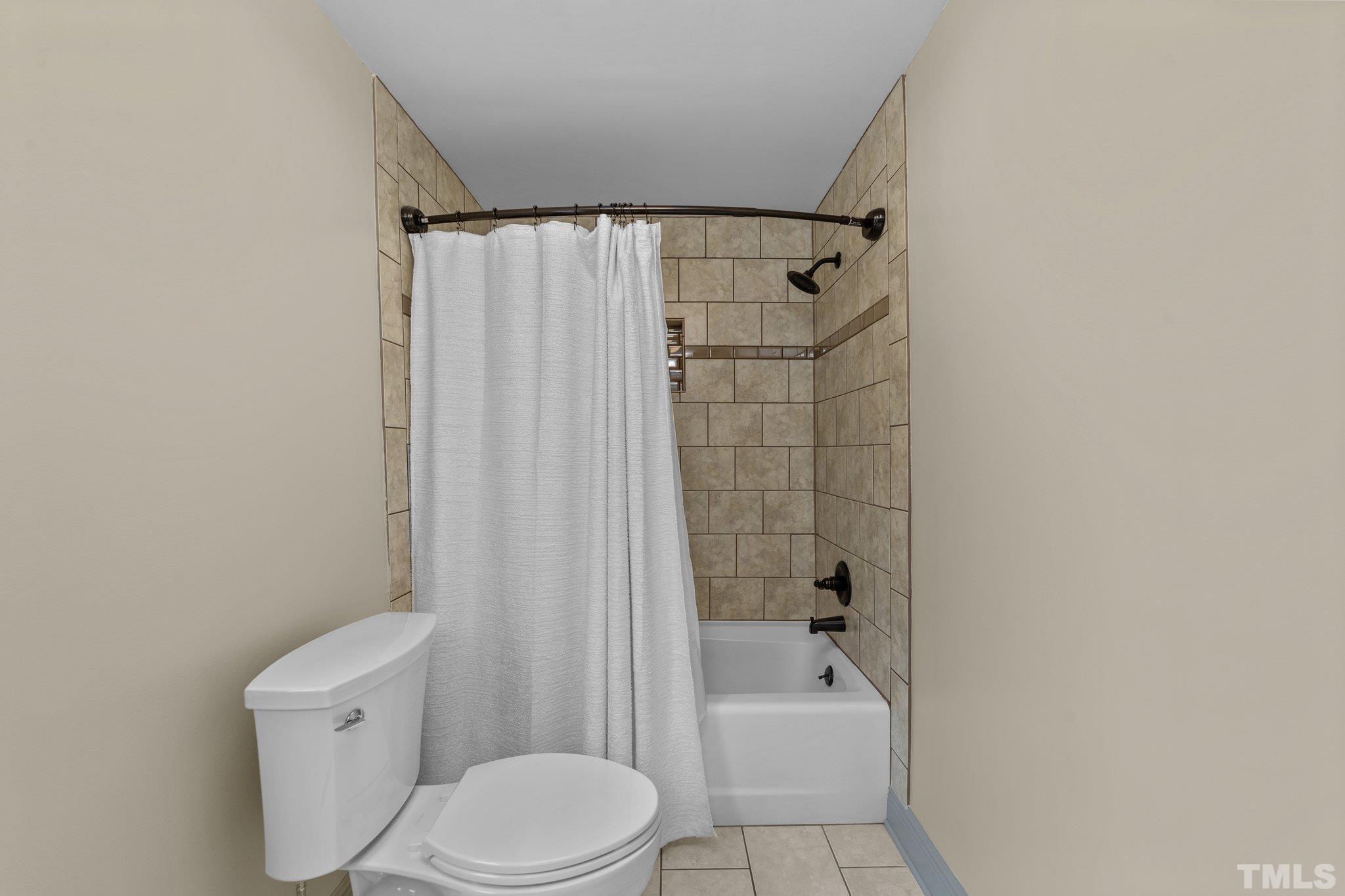225 North Ridge Circle Roxboro, NC 27574 - Photo 23 of 33 a bathroom with a toilet and a bathtub