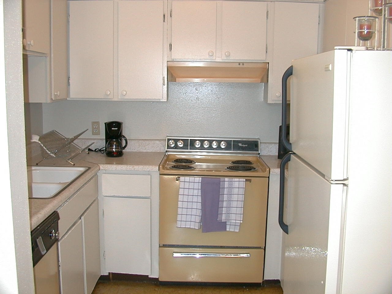 1222 Giles Road, Unit 156 El Paso, TX 79915 - Photo 5 of 6 a utility room with dryer and washer