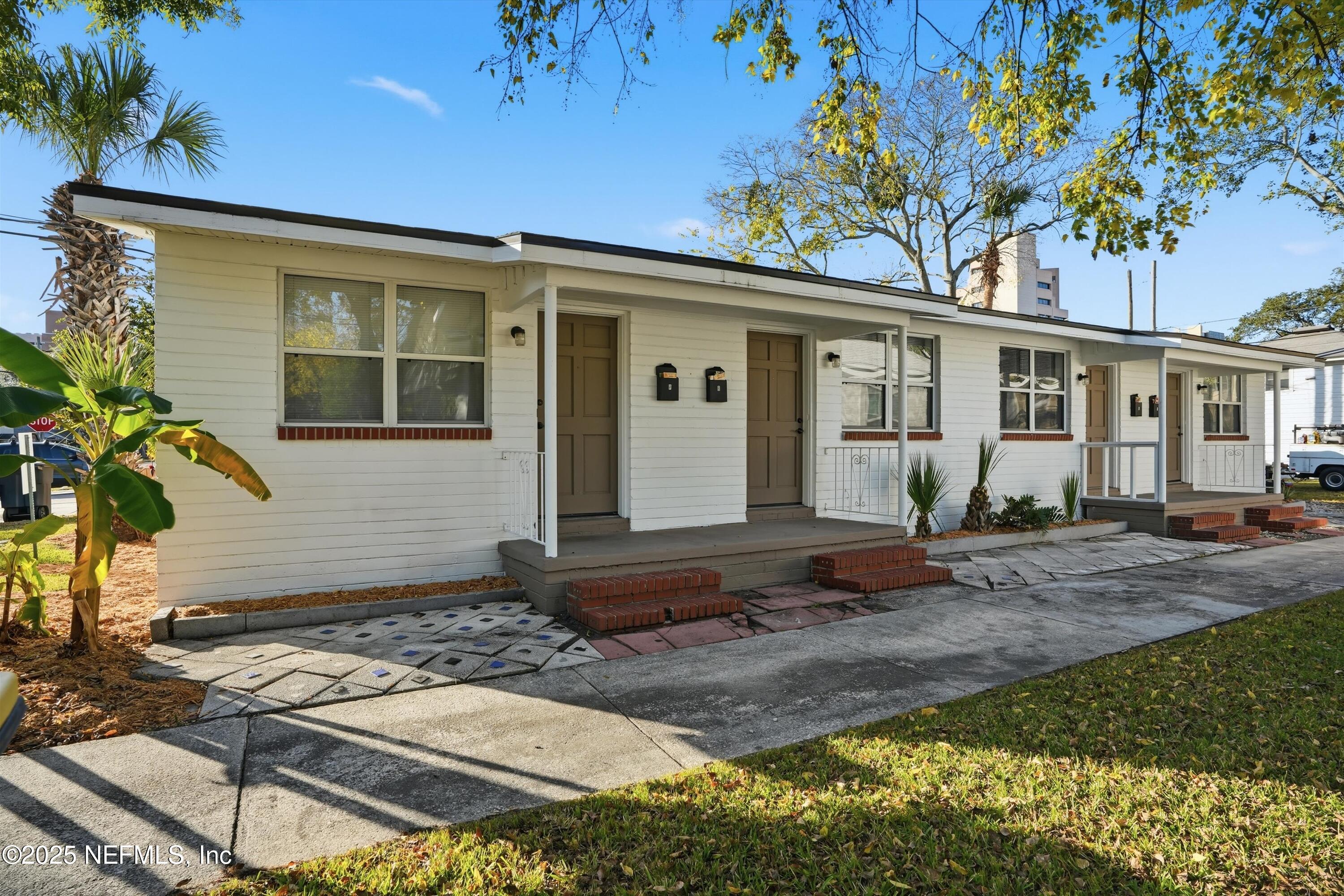 911 Phillips Street Jacksonville, FL 32207 - Photo 2 of 36 a front view of a house with garden