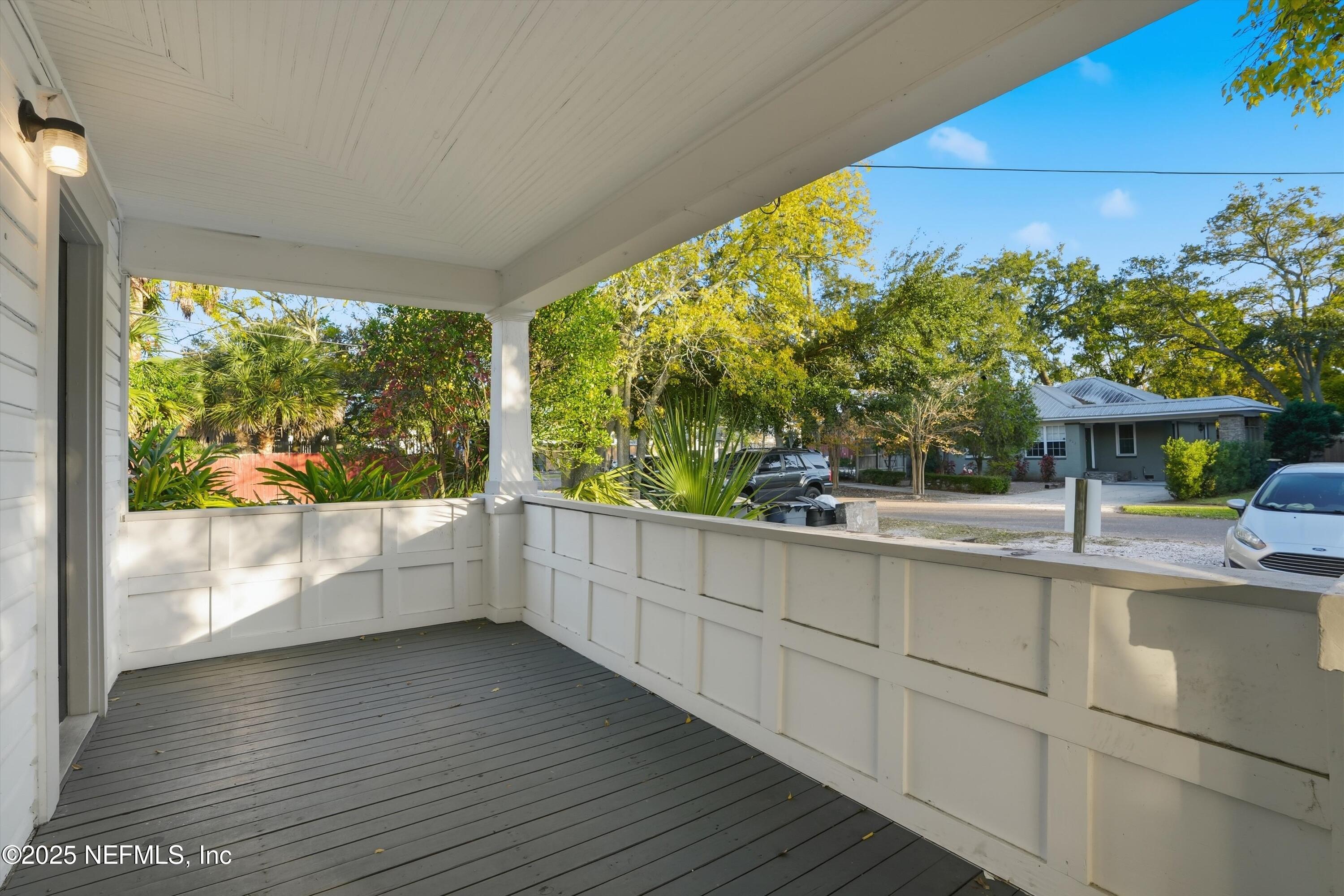 911 Phillips Street Jacksonville, FL 32207 - Photo 3 of 35 02-917 Front Porch