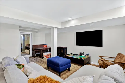 $899,000 | 7 Abrams Place, Lynbrook, NY 11563
