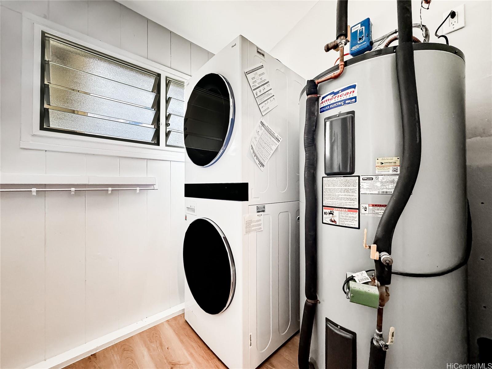 346 Ilimalia Loop Kailua, HI 96734 - Photo 15 of 24 a view of a hallway with washer and dryer