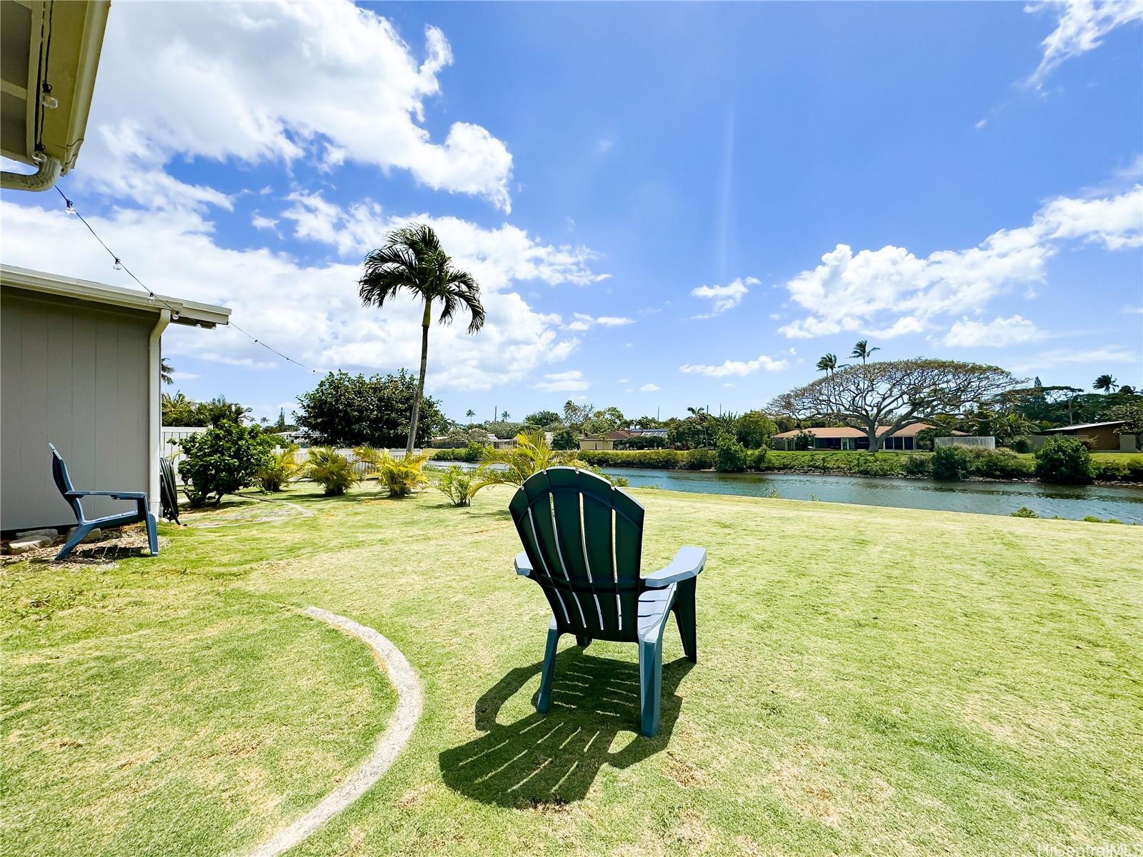 346 Ilimalia Loop Kailua, HI 96734 - Photo 20 of 24 a swimming pool with lawn chairs yard
