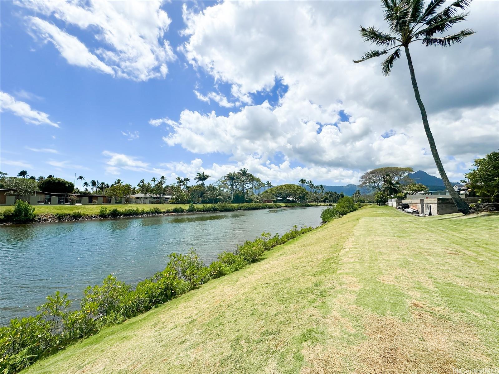 346 Ilimalia Loop Kailua, HI 96734 - Photo 22 of 24 a view of a lake in a city