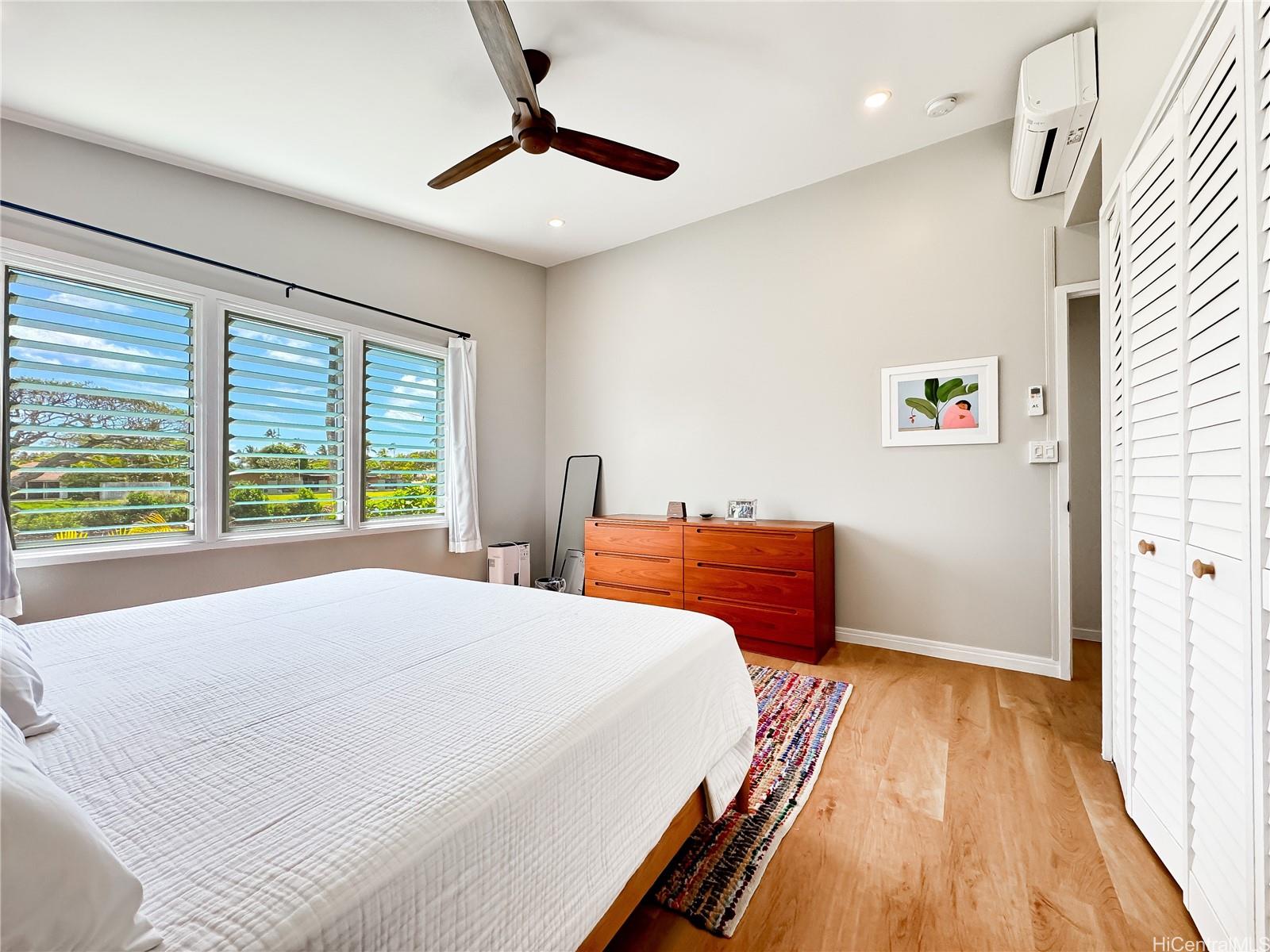 346 Ilimalia Loop Kailua, HI 96734 - Photo 8 of 24 a bedroom with a bed and a large window