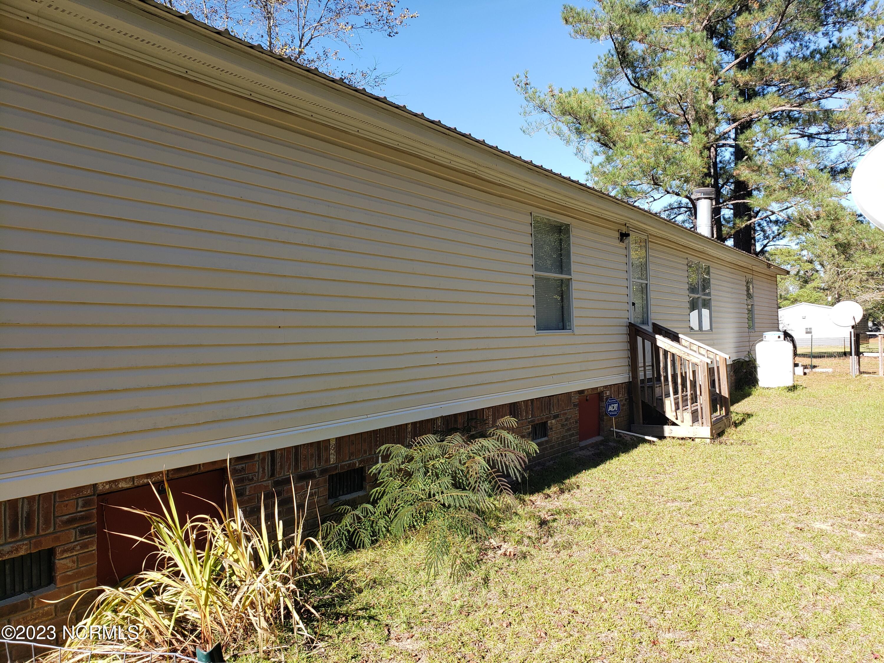 86 Gods Road Orrum, NC 28369 - Photo 7 of 32 20231023_153043