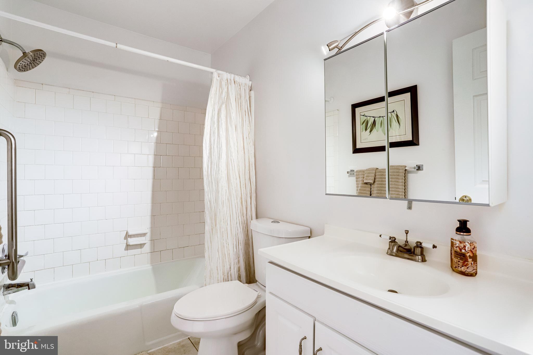 6905 Conservation Drive Springfield, VA 22153 - Photo 32 of 41 guest bath