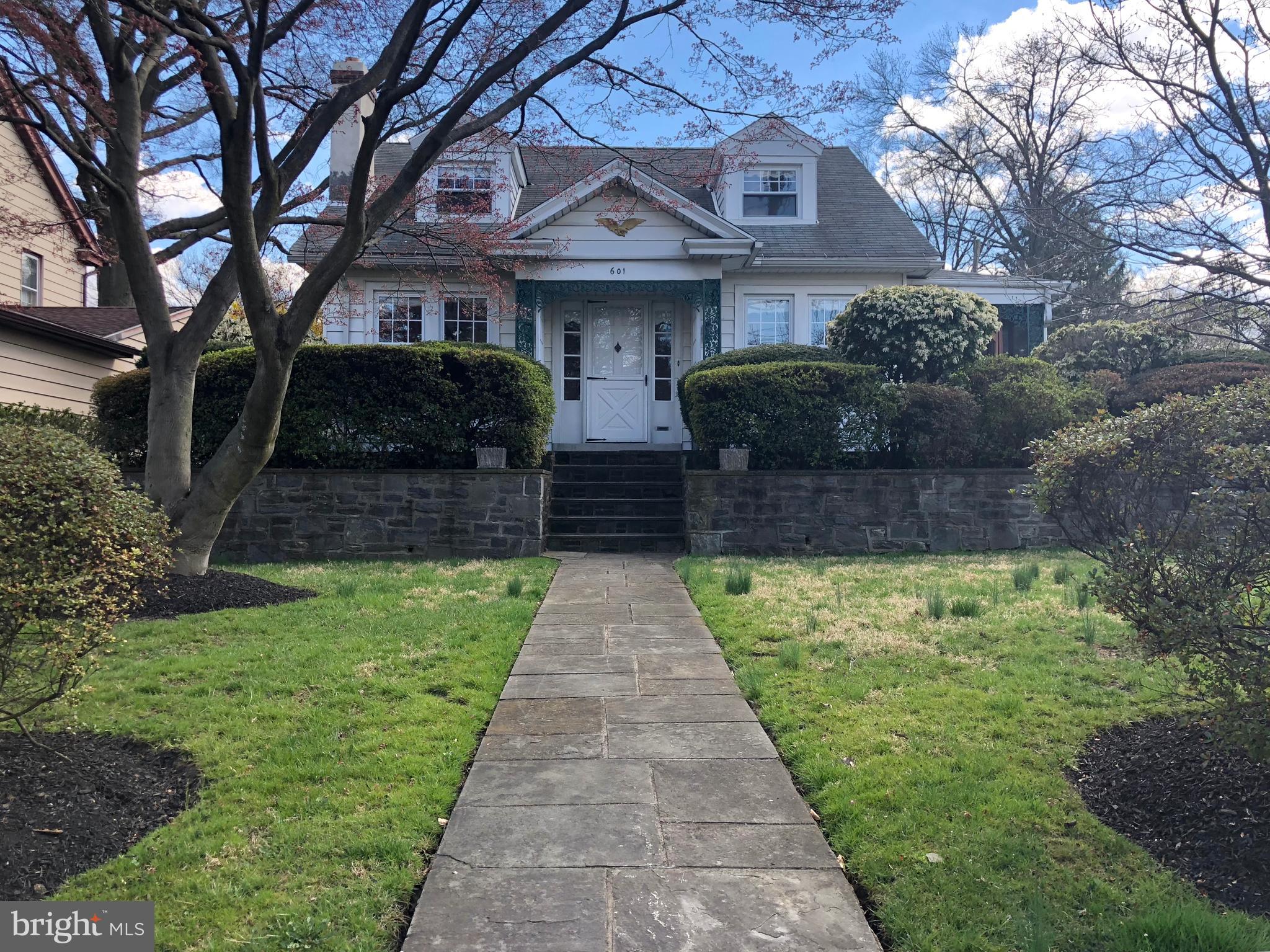 601 East Manoa Road Havertown, PA 19083 - Photo 1 of 39