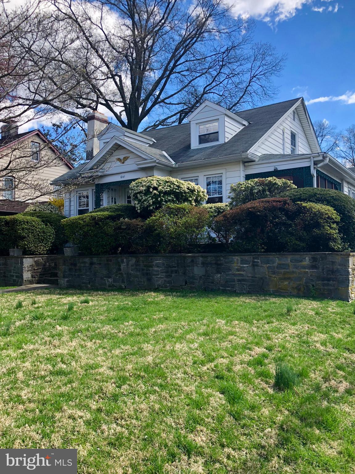 601 East Manoa Road Havertown, PA 19083 - Photo 2 of 39