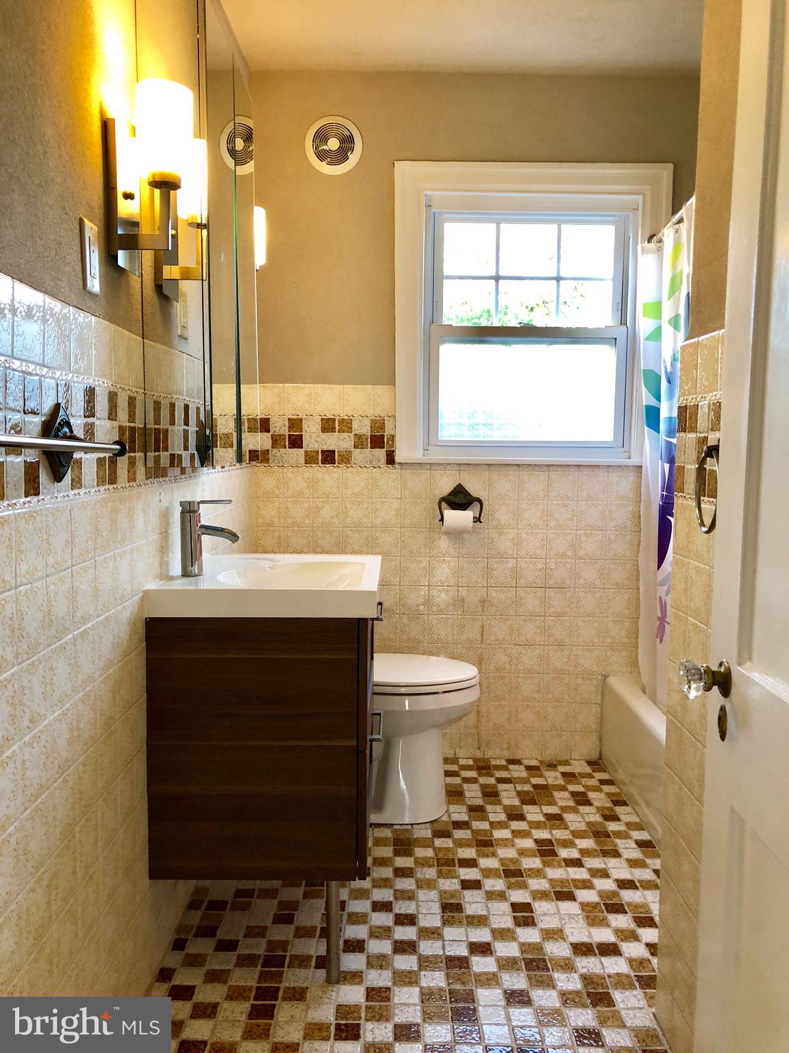 601 East Manoa Road Havertown, PA 19083 - Photo 19 of 39 Hall Bath - Downstairs
