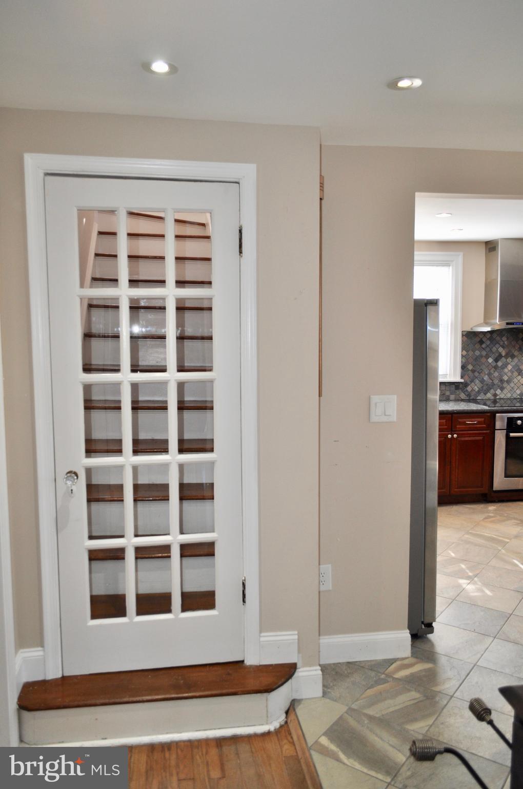 601 East Manoa Road Havertown, PA 19083 - Photo 9 of 39 Stairs
