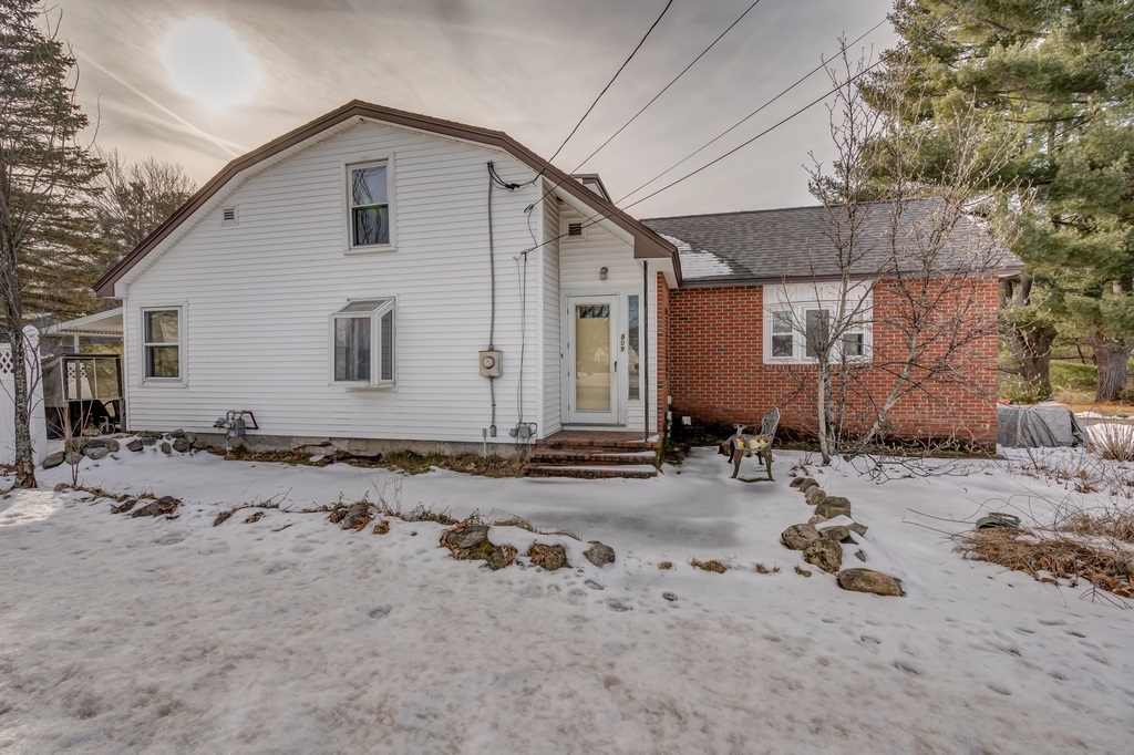 809 South Mammoth Road Manchester, NH 03103 - Photo 2 of 40