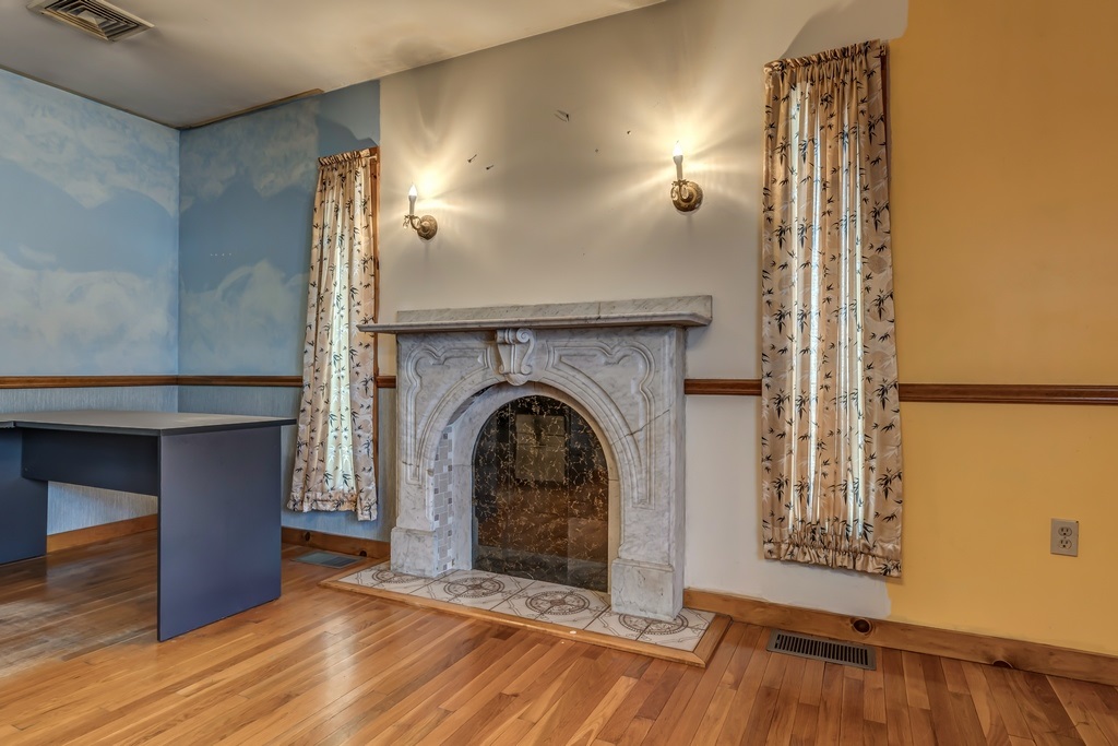 809 South Mammoth Road Manchester, NH 03103 - Photo 11 of 40