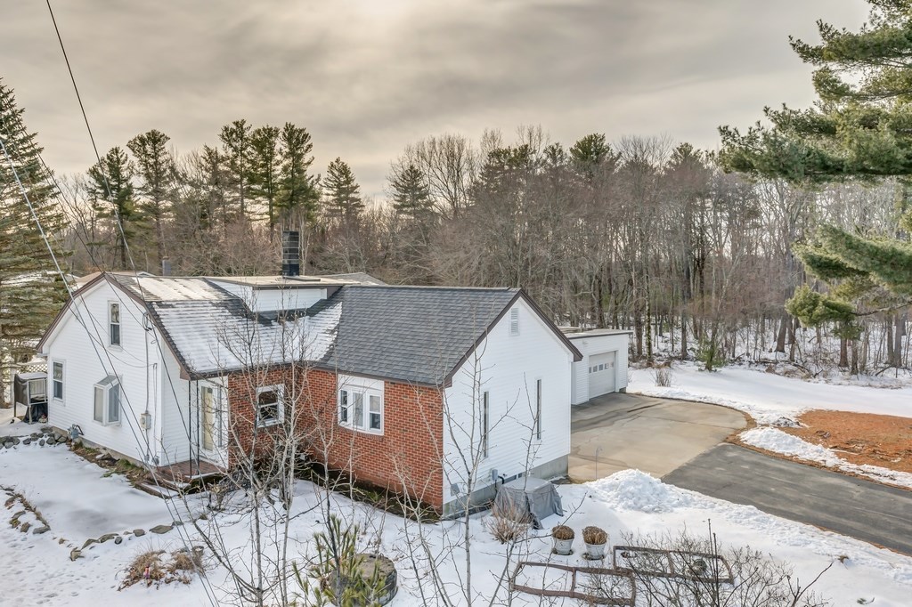 809 South Mammoth Road Manchester, NH 03103 - Photo 3 of 40