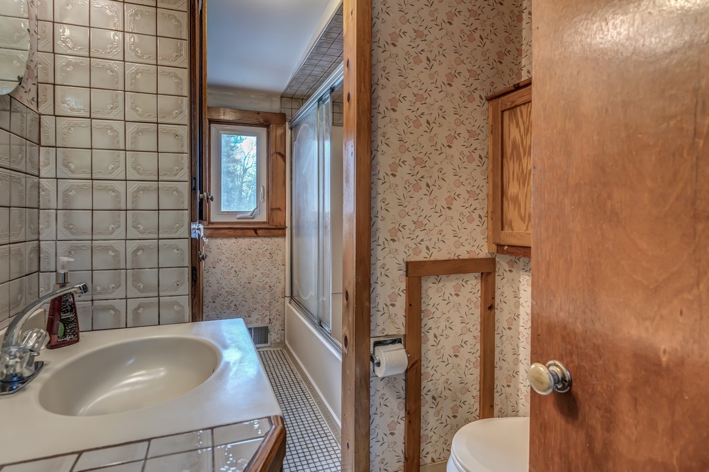 809 South Mammoth Road Manchester, NH 03103 - Photo 29 of 40