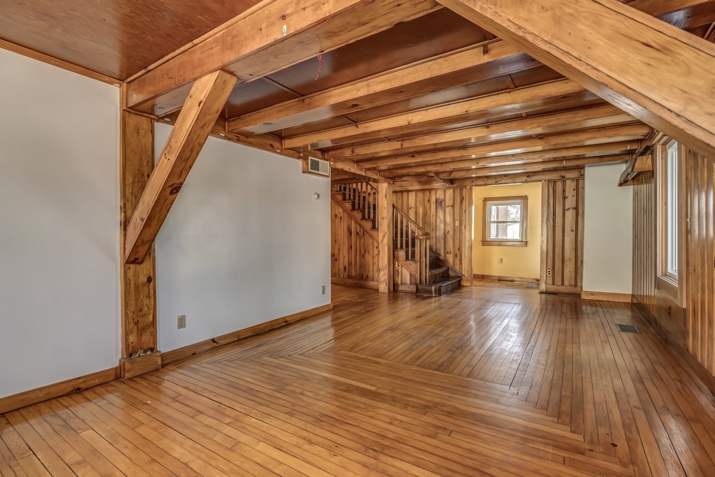 809 South Mammoth Road Manchester, NH 03103 - Photo 4 of 40
