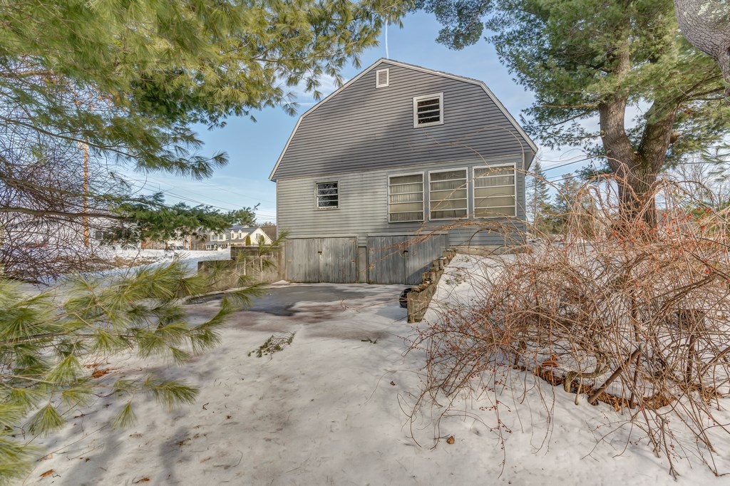 809 South Mammoth Road Manchester, NH 03103 - Photo 35 of 40