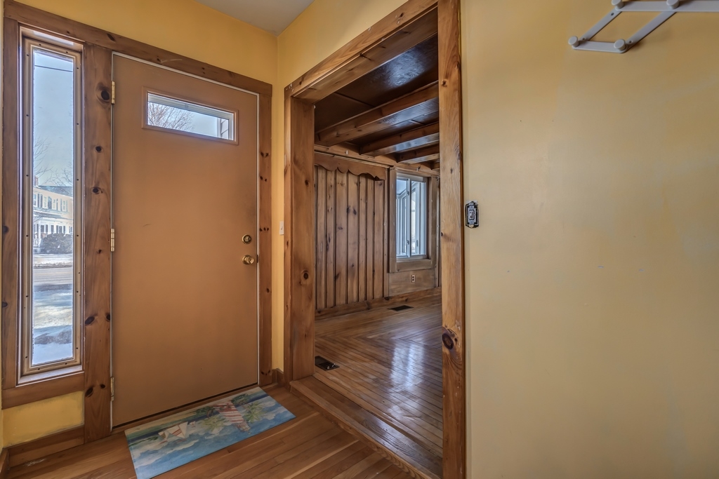 809 South Mammoth Road Manchester, NH 03103 - Photo 7 of 40