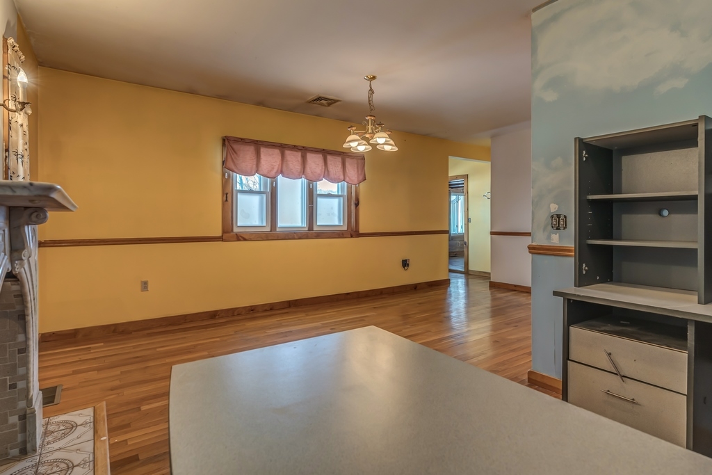 809 South Mammoth Road Manchester, NH 03103 - Photo 9 of 40
