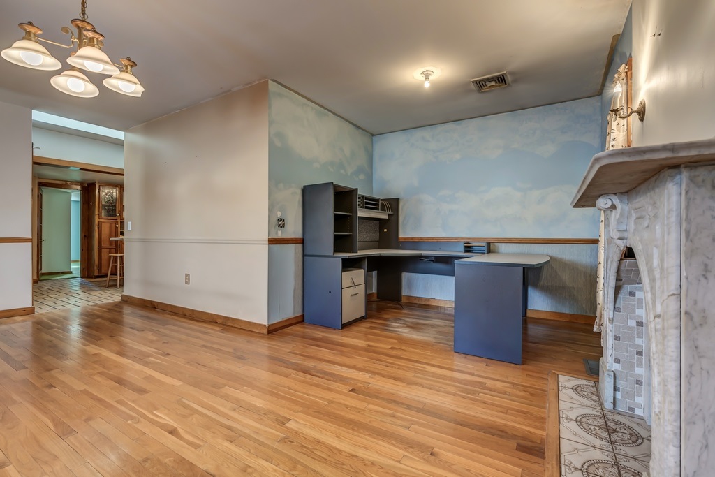 809 South Mammoth Road Manchester, NH 03103 - Photo 10 of 40