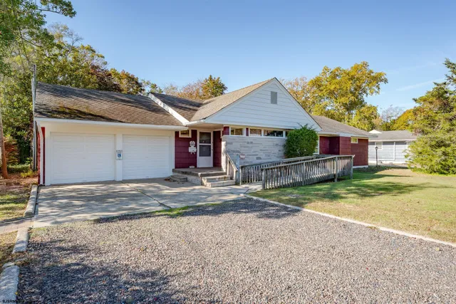 a view of a house with backyard and porch