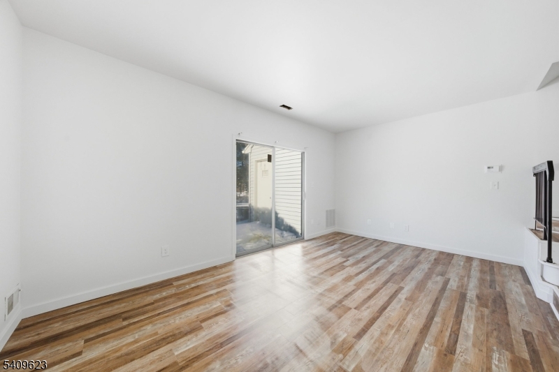 303 Maplecrest Road Edison, NJ 08820 - Photo 12 of 45